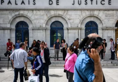 Meurtres dans les ressources humaines françaises: un homme jugé pour le meurtre de trois femmes gestionnaires de postes