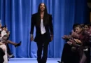 Victoria Beckham élève la barre avec un défilé parisien inspiré du ballet