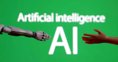 La startup française Mistral AI lance son chatbot pour entreprises, triplant ses revenus en 100 jours grâce à une forte demande, notamment en Europe.