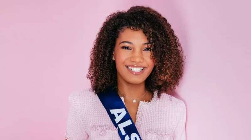Miss France 2026 (portrait) qui est la souriante Julie Decroix, élue Miss Alsace